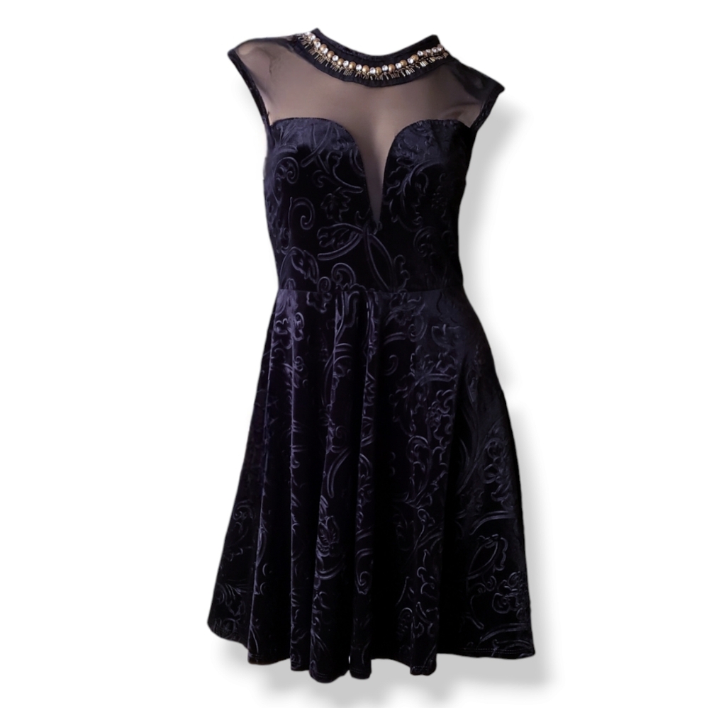 Stylebook Black Floral Velvet Sweetheart Neckline Sequin Collar Dress